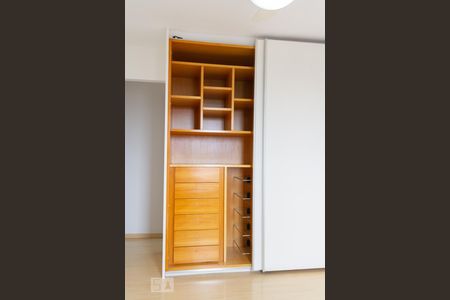 Apartamento para alugar com 299m², 4 quartos e 4 vagas Apartamento para alugar com 299m², 4 quartos e 4 vagasQuarto 4 - Armários