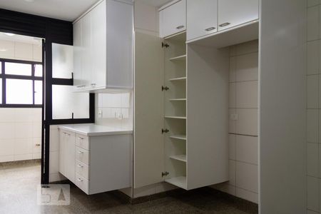 Apartamento para alugar com 299m², 4 quartos e 4 vagas Apartamento para alugar com 299m², 4 quartos e 4 vagasCozinha