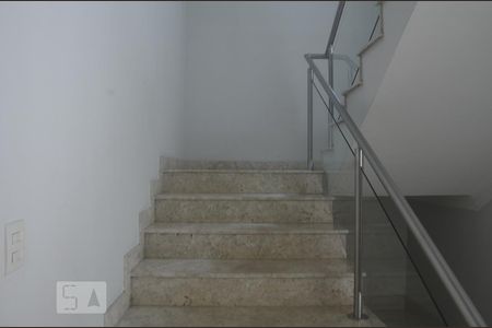 Escada de casa à venda com 4 quartos, 500m² em Vila Progredior, São Paulo