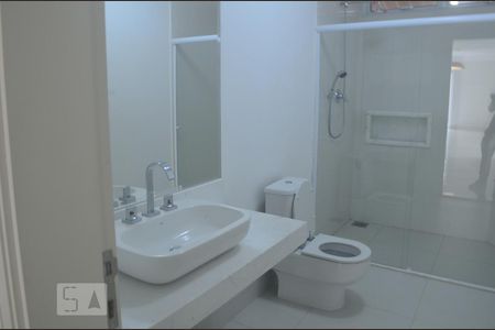 Banheiro de casa à venda com 4 quartos, 500m² em Vila Progredior, São Paulo