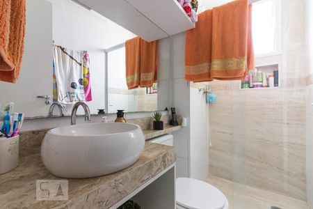 Banheiro de apartamento para alugar com 2 quartos, 48m² em Vila Amália (zona Norte), São Paulo