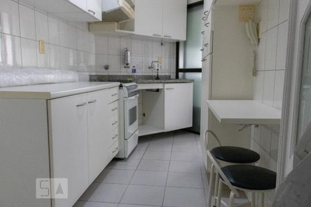 Cozinha de apartamento à venda com 3 quartos, 73m² em Vila Gumercindo, São Paulo