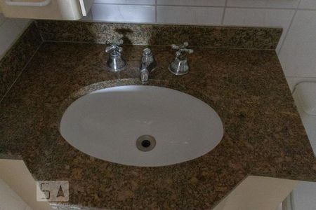 Banheiro de apartamento à venda com 3 quartos, 73m² em Vila Gumercindo, São Paulo
