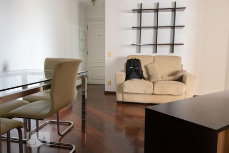 Sala de apartamento à venda com 3 quartos, 73m² em Vila Gumercindo, São Paulo