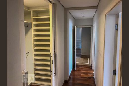 Apartamento para alugar com 217m², 3 quartos e 5 vagas Apartamento para alugar com 217m², 3 quartos e 5 vagasCorredor Suítes
