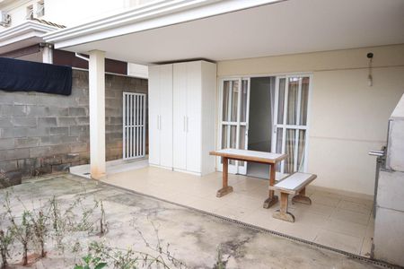 Casa de condomínio à venda com 110m², 3 quartos e 2 vagas