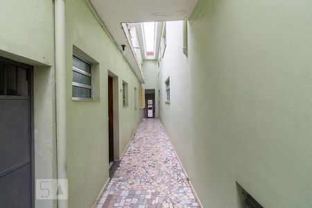Corredor de entrada de casa para alugar com 1 quarto, 36m² em Vila Regente Feijó, São Paulo