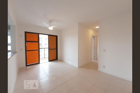 Sala de apartamento à venda com 2 quartos, 56m² em Pilares, Rio de Janeiro