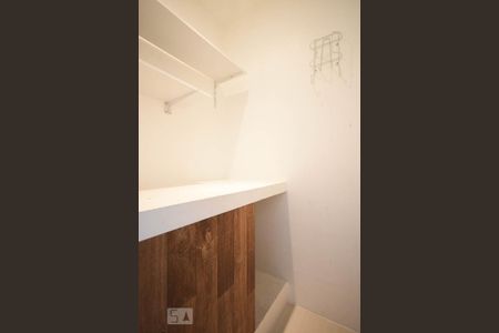Apartamento para alugar com 67m², 2 quartos e 1 vaga Apartamento para alugar com 67m², 2 quartos e 1 vagaArmário da Adega