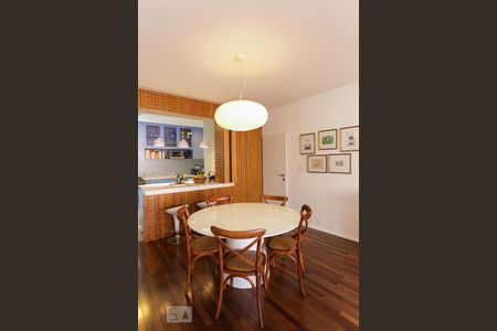 Apartamento à venda com 150m², 3 quartos e 1 vaga Apartamento à venda com 150m², 3 quartos e 1 vagaSala