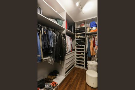 Apartamento à venda com 150m², 3 quartos e 1 vaga Apartamento à venda com 150m², 3 quartos e 1 vagaCloset