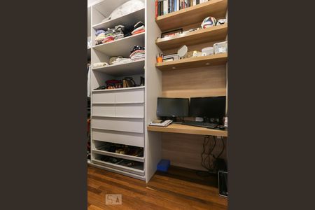 Apartamento à venda com 150m², 3 quartos e 1 vaga Apartamento à venda com 150m², 3 quartos e 1 vagaCloset