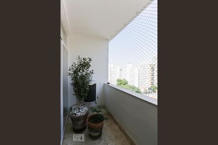 Sacada de apartamento à venda com 3 quartos, 150m² em Cerqueira César, São Paulo
