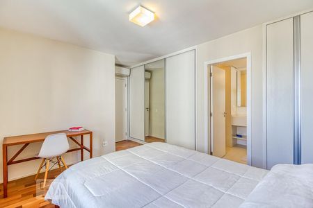 Primeira suíte de apartamento à venda com 2 quartos, 125m² em Vila Uberabinha, São Paulo