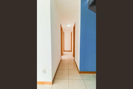 Corredor de apartamento à venda com 4 quartos, 150m² em Taquara, Rio de Janeiro