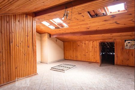 Casa à venda com 200m², 5 quartos e 5 vagasSotão