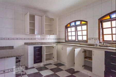 Casa à venda com 200m², 5 quartos e 5 vagasCozinha - Armários