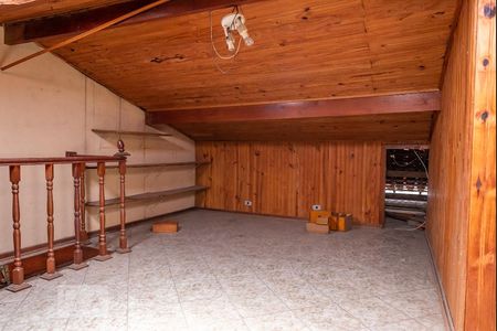 Casa à venda com 200m², 5 quartos e 5 vagasSotão