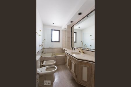 Banheiro Suíte 01 de apartamento à venda com 4 quartos, 380m² em Sumaré, São Paulo
