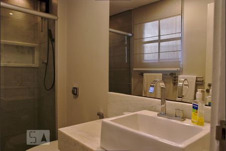 Banheiro de apartamento para alugar com 2 quartos, 68m² em Vila Olímpia, São Paulo