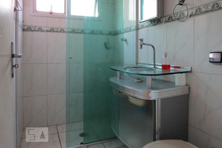 Banheiro de apartamento à venda com 2 quartos, 70m² em Quitaúna, Osasco