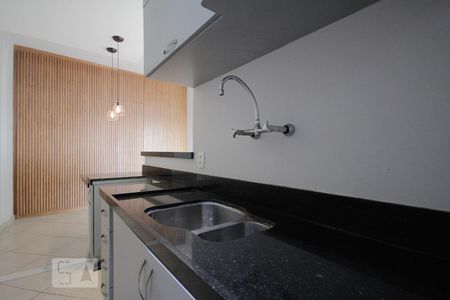 Cozinha de apartamento para alugar com 1 quarto, 60m² em Barra da Tijuca, Rio de Janeiro