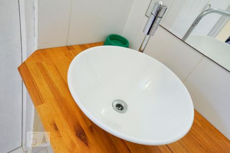 Detalhe lavabo de casa para alugar com 2 quartos, 100m² em Vila Ema, São Paulo