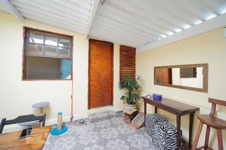 Quintal de casa para alugar com 2 quartos, 100m² em Vila Ema, São Paulo