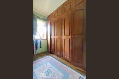 Casa de condomínio à venda com 900m², 3 quartos e 8 vagas Casa de condomínio à venda com 900m², 3 quartos e 8 vagasCloset da Suíte Master