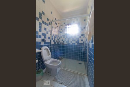 Casa de condomínio à venda com 900m², 3 quartos e 8 vagas Casa de condomínio à venda com 900m², 3 quartos e 8 vagasBanheiro da Suíte 01