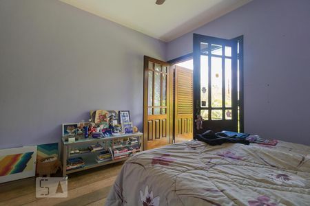 Casa de condomínio à venda com 900m², 3 quartos e 8 vagas Casa de condomínio à venda com 900m², 3 quartos e 8 vagasSuíte 02