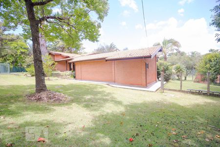 Casa de condomínio à venda com 900m², 3 quartos e 8 vagas Casa de condomínio à venda com 900m², 3 quartos e 8 vagasQuintal