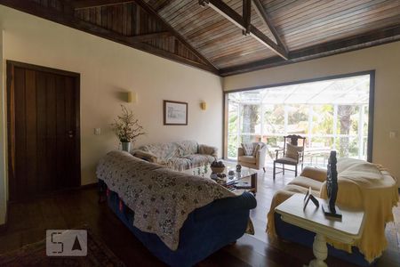 Casa de condomínio à venda com 900m², 3 quartos e 8 vagas Casa de condomínio à venda com 900m², 3 quartos e 8 vagasSala 01