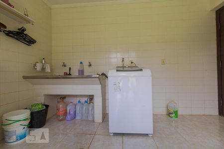 Casa de condomínio à venda com 900m², 3 quartos e 8 vagas Casa de condomínio à venda com 900m², 3 quartos e 8 vagasÁrea de Serviço