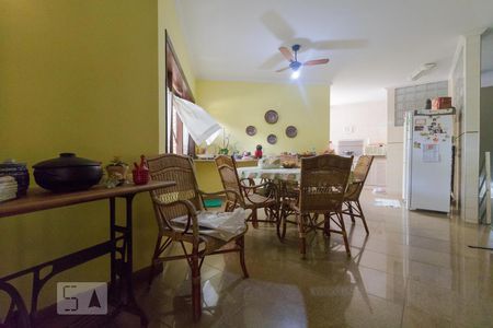 Casa de condomínio à venda com 900m², 3 quartos e 8 vagas Casa de condomínio à venda com 900m², 3 quartos e 8 vagasSala de Almoço