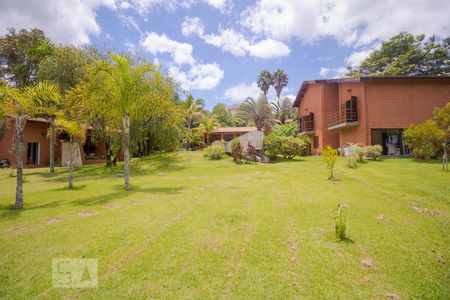 Casa de condomínio à venda com 900m², 3 quartos e 8 vagas Casa de condomínio à venda com 900m², 3 quartos e 8 vagasQuintal