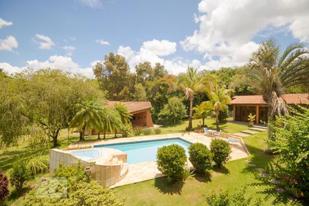 Casa de condomínio à venda com 900m², 3 quartos e 8 vagas Casa de condomínio à venda com 900m², 3 quartos e 8 vagasQuintal