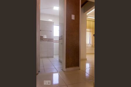 Casa para alugar com 220m², 3 quartos e 2 vagasEscadas