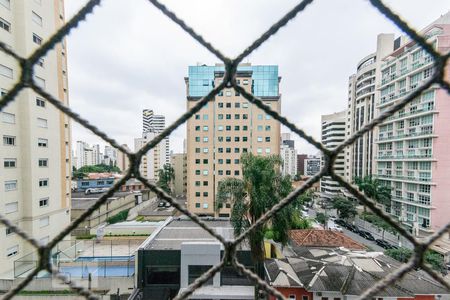 Vista de apartamento à venda com 2 quartos, 74m² em Moema, São Paulo