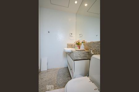 Apartamento à venda com 165m², 4 quartos e 3 vagasBanheiro da Suíte 2