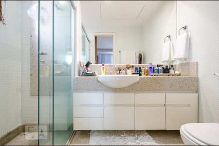 Apartamento à venda com 165m², 4 quartos e 3 vagasBanheiro da Suíte 1