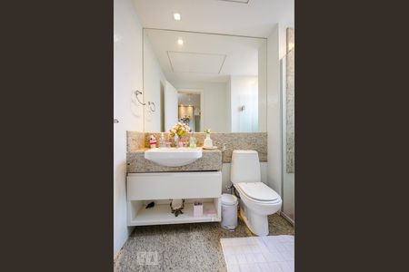 Apartamento à venda com 165m², 4 quartos e 3 vagasBanheiro da Suíte 2