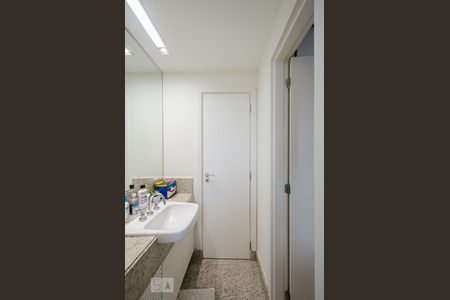 Apartamento à venda com 165m², 4 quartos e 3 vagasBanheiro Semi - Suítes