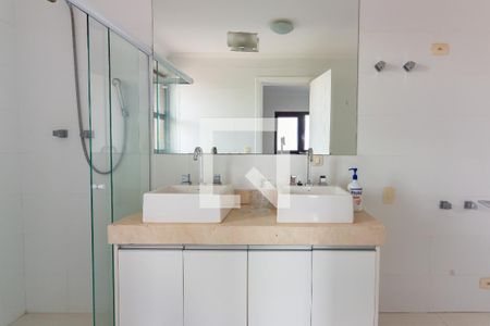 Apartamento à venda com 280m², 4 quartos e 4 vagasBanheiro da Suíte 3