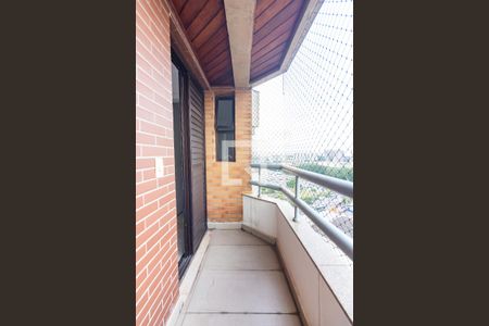 Apartamento à venda com 280m², 4 quartos e 4 vagasSacada da Suíte 4