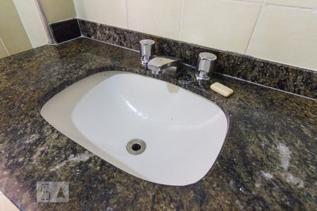 Apartamento à venda com 76m², 2 quartos e sem vagaBanheiro