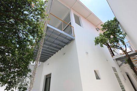 fachada de casa para alugar com 2 quartos, 174m² em Vila Tramontano, São Paulo