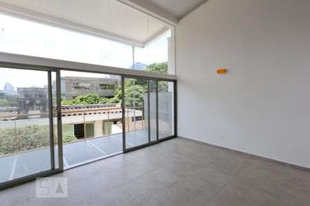 sala de casa para alugar com 2 quartos, 174m² em Vila Tramontano, São Paulo