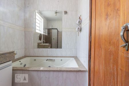 Banheiro de casa à venda com 3 quartos, 304m² em Nova Suíssa, Belo Horizonte