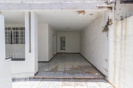 Casa à venda com 304m², 3 quartos e 2 vagas Casa à venda com 304m², 3 quartos e 2 vagasEntrada